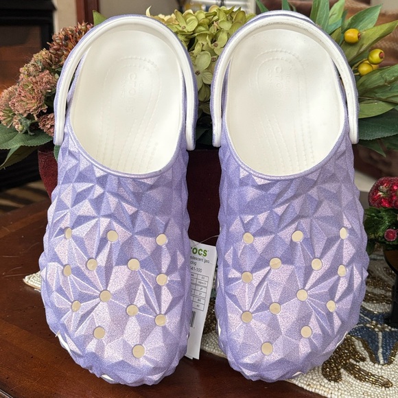 Brand New Crocs Classic Iridescent Geometric Clog sLight Purple Casual Comfy - Picture 2 of 14